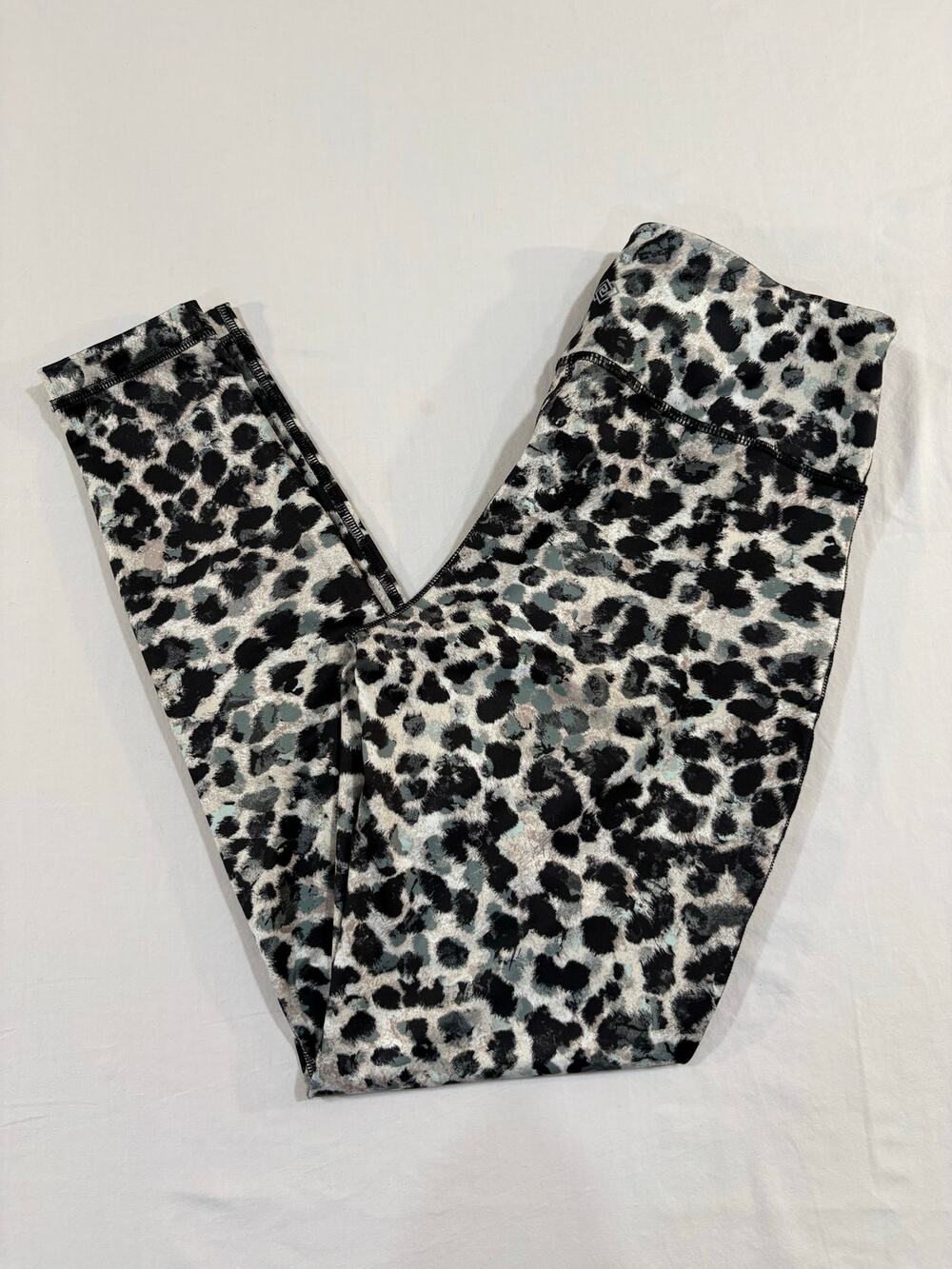 Zelos Snow Leopard Full Length Athletic Leggings Size Medium